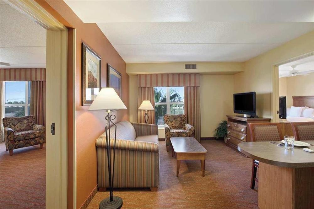 ホテル ホームウッド スイーツ フェニックス メトロ センター 部屋 写真