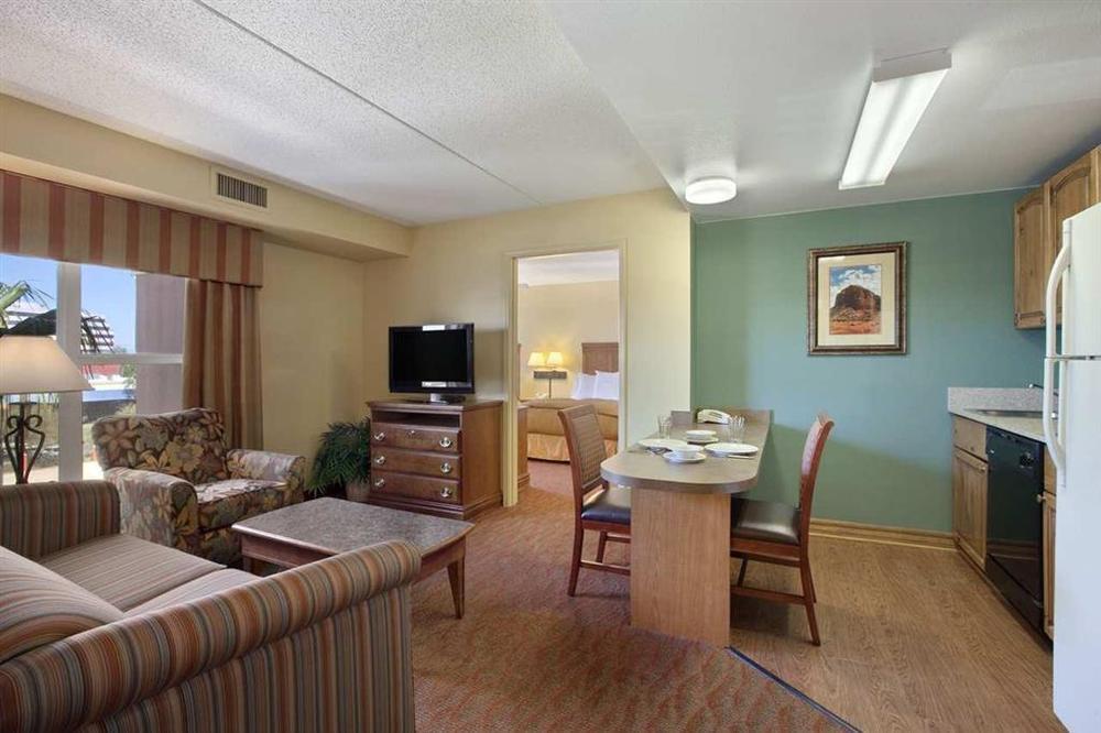 ホテル ホームウッド スイーツ フェニックス メトロ センター 部屋 写真